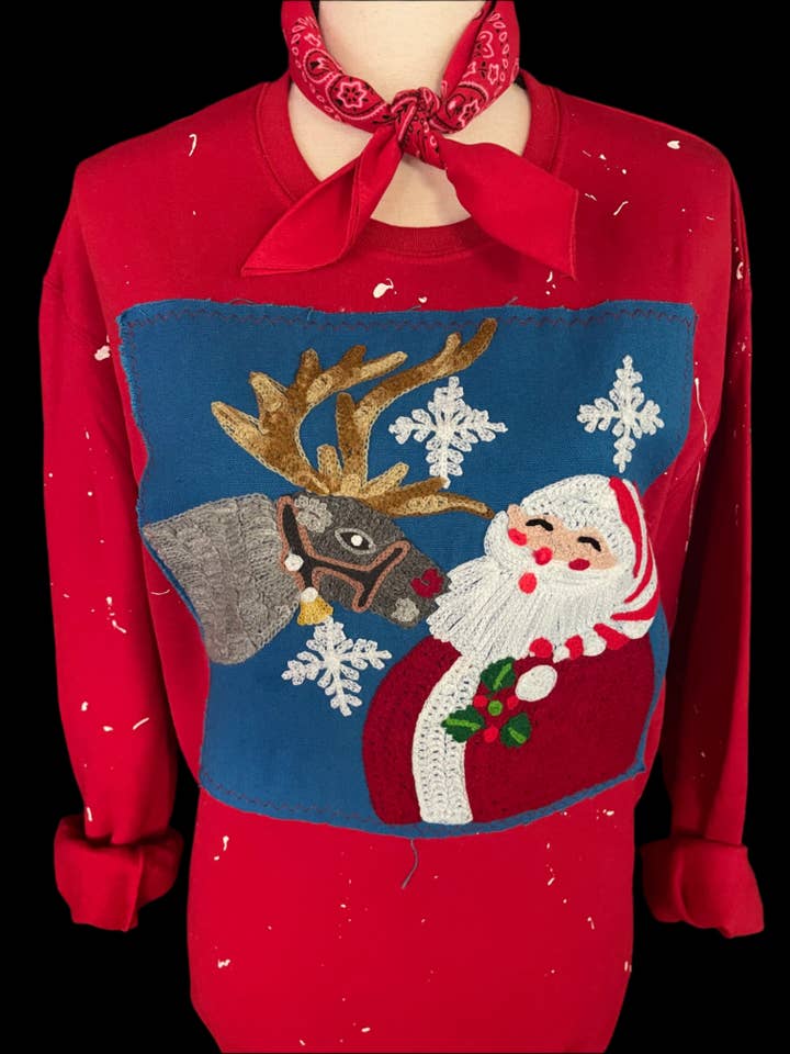 Patch Père Noël KL sur Sweat-shirt Rouge / Noël pour la vente par Bling-A-GoGo, LLC