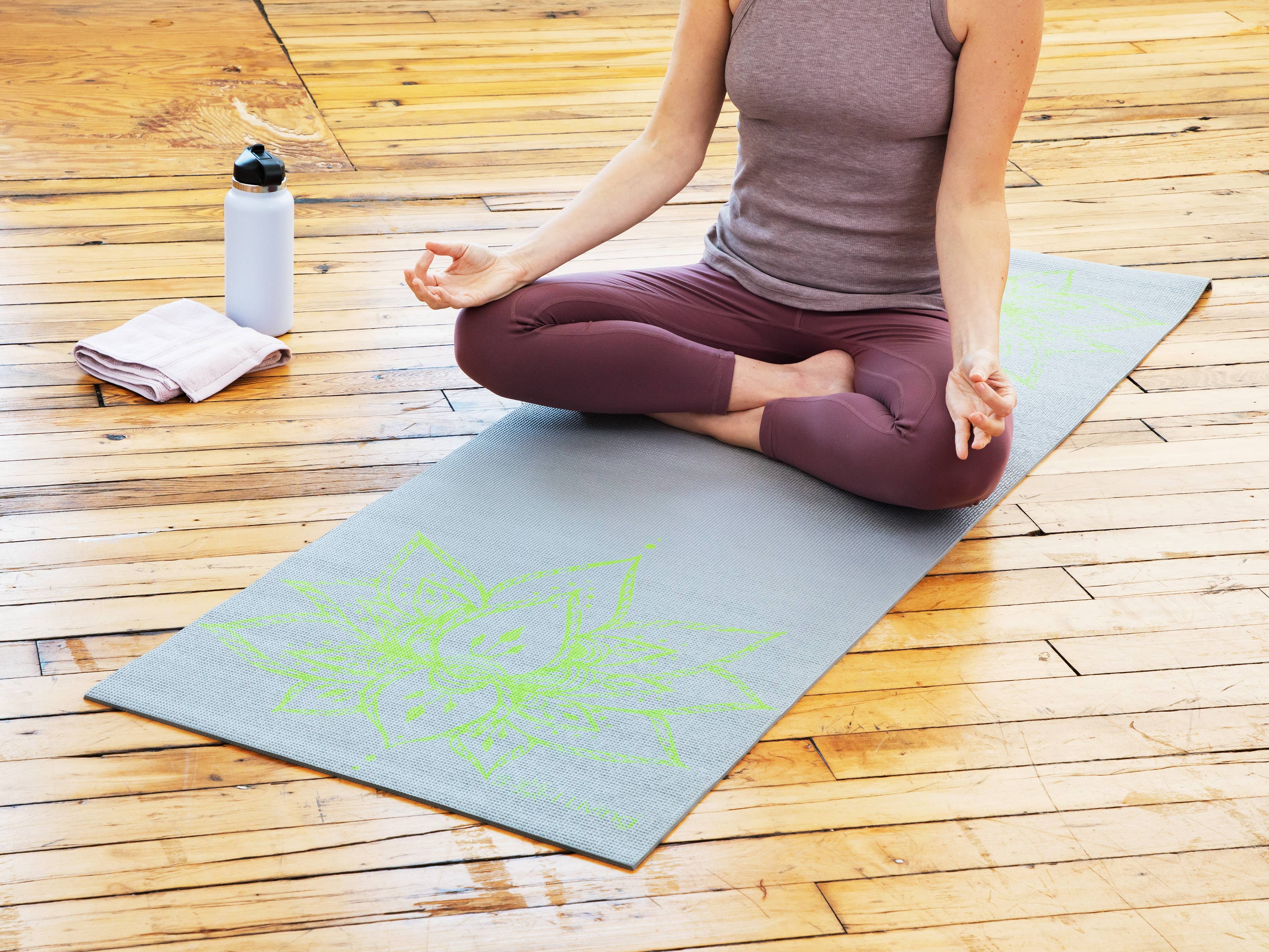 Sol Living - Wholesale Yoga Mat - PVC Premium Yoga Mat - Non Slip -  24" x 72"5
