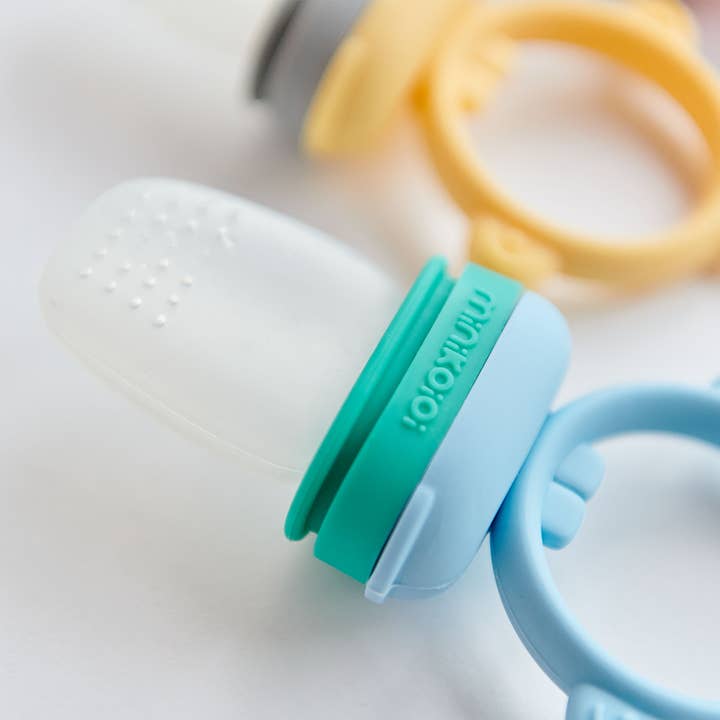 Gifterria LLC - Wholesale Feeding set – Baby - MinikOiOi Pulps Silicone Fruit and Vegetable Feeder8