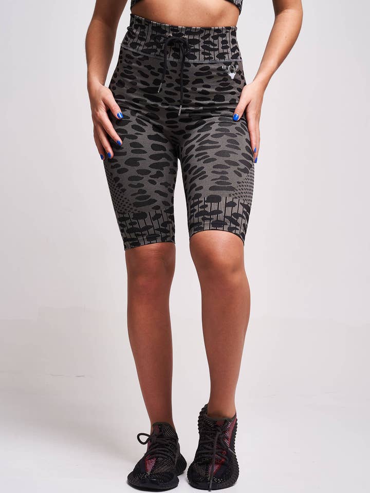 Neva Recycled Leopard Høj Talje Cykling Kort — Grå for engroshandel hos Twill Active LLC