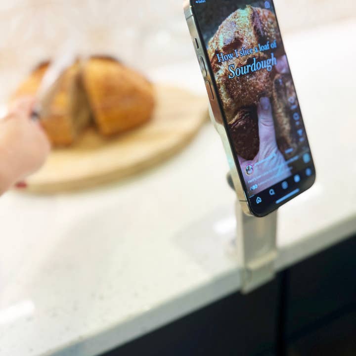 Tech Candy - Wholesale Phone/tablet stand - Hold It Right There : Magnetic Travel Phone Stand7