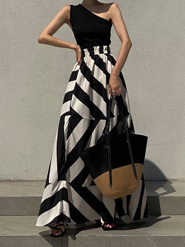 Sheer Trend – wholesale Set med topp och kjol - Dam – Set med randigt omlottlinne med enfärgad axel och kjol2