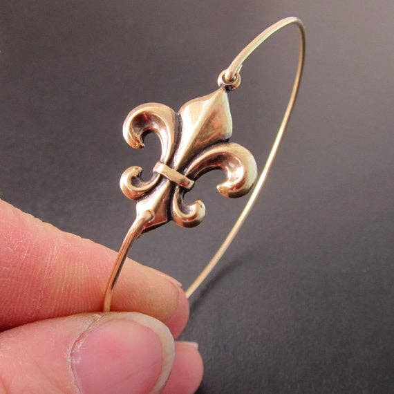 Fleur de Lis Armreif für den Großhandel von Frosted Willow