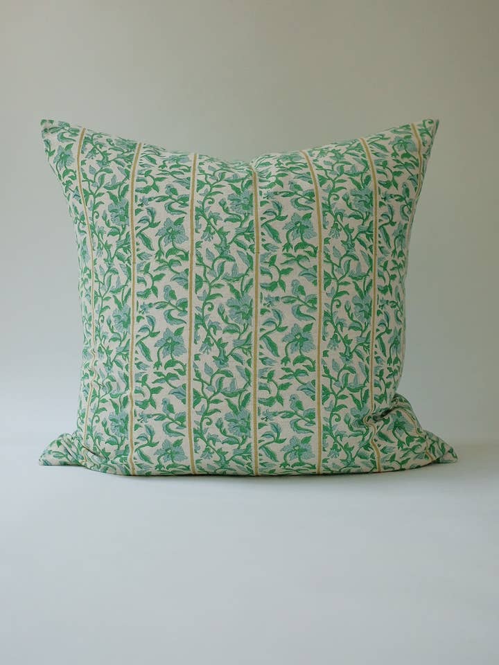 Sonal - Taie d'oreiller en lin imprimée à la main (verte) pour la vente par Soil to Studio
