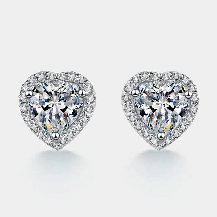 Halo-Ohrstecker in Herzform aus 925er-Sterlingsilber mit Moissanit für den Großhandel von Perimade & Co. LLC