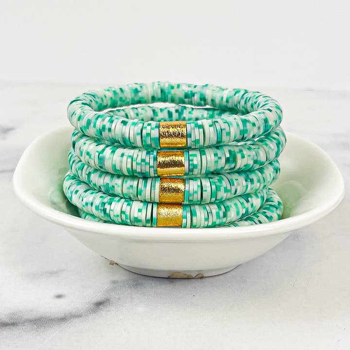 Heishi Color Pop armbånd „Drysser Aqua guld tønde“ for engroshandel hos The Mod Miss