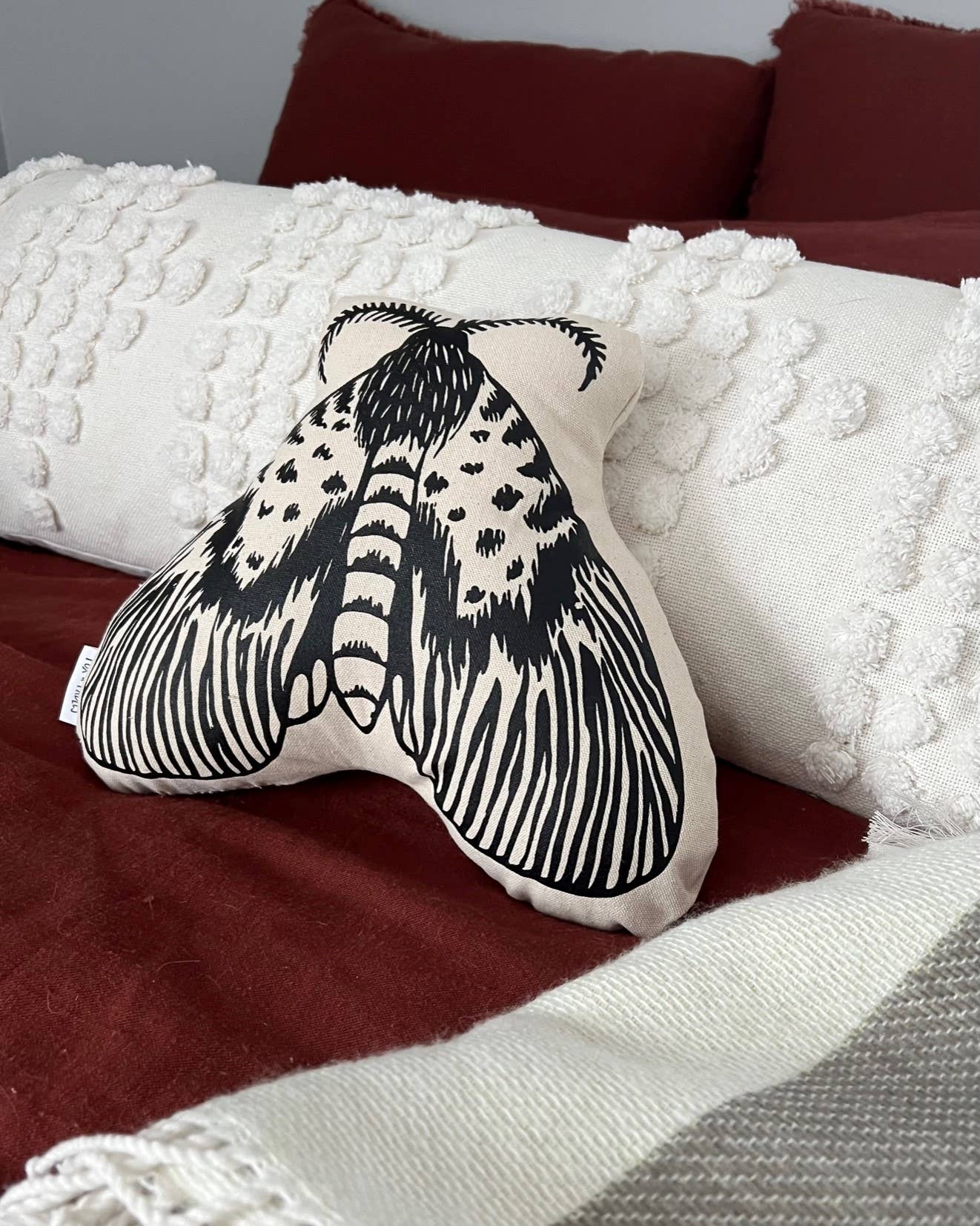 Fox & Fables – Großhandel Zierkissen – Cottage Garden geformte Kissen mit Motivdruck4