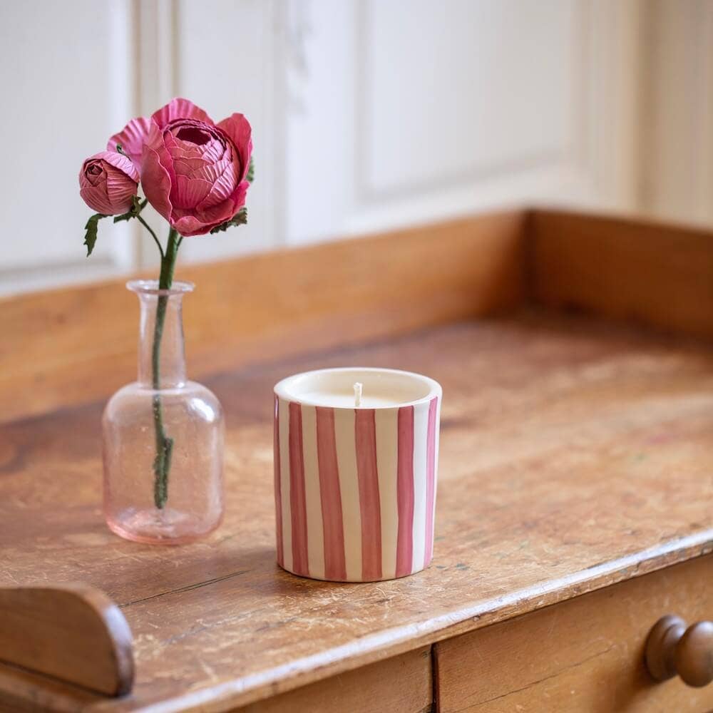 Flowrette - Wholesale Artificial Flowers - Pink queen on fuchsia paper1