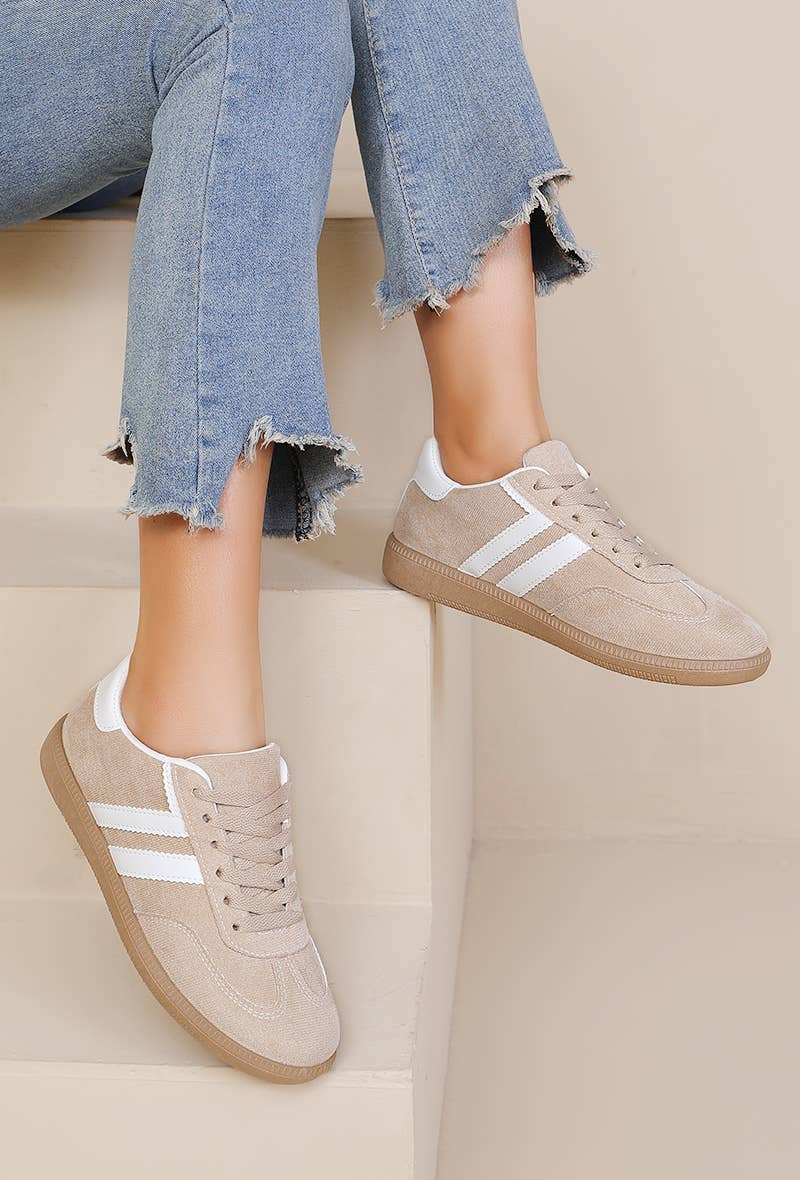 Joia Paris - Wholesale Lifestyle Sneakers - Women's - Flat lace-up sneakers with B-6610 stripe14