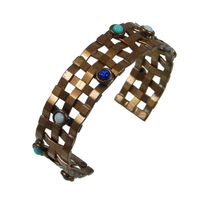 Smalle architecturale bronzen geweven metalen manchet voor wholesale door Sarah Cavender Metalworks