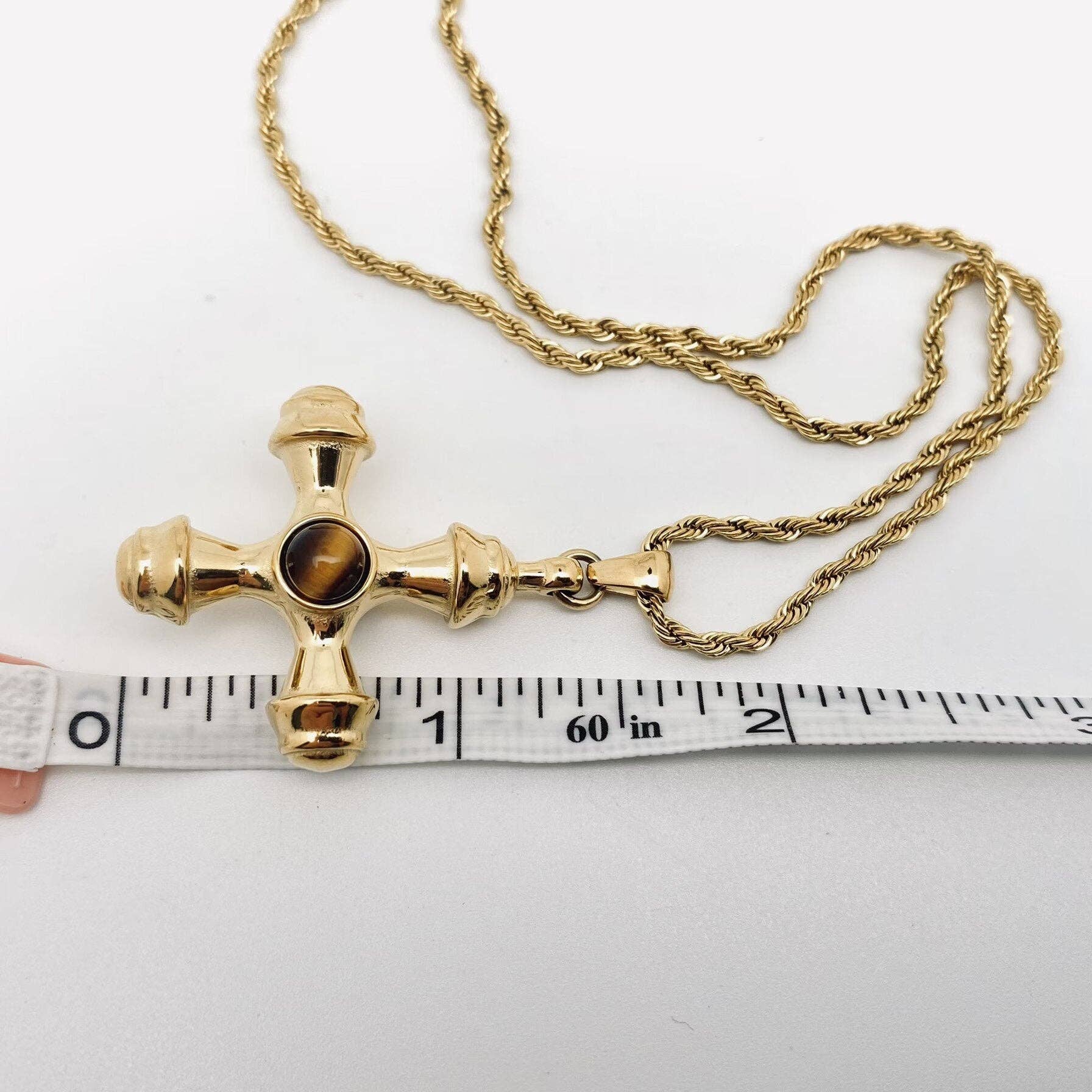Mio Queena – Großhandel Kette mit Anhänger/Charm – Kreuz aus 18 Karat vergoldetem Edelstahl mit Steinhalskette4