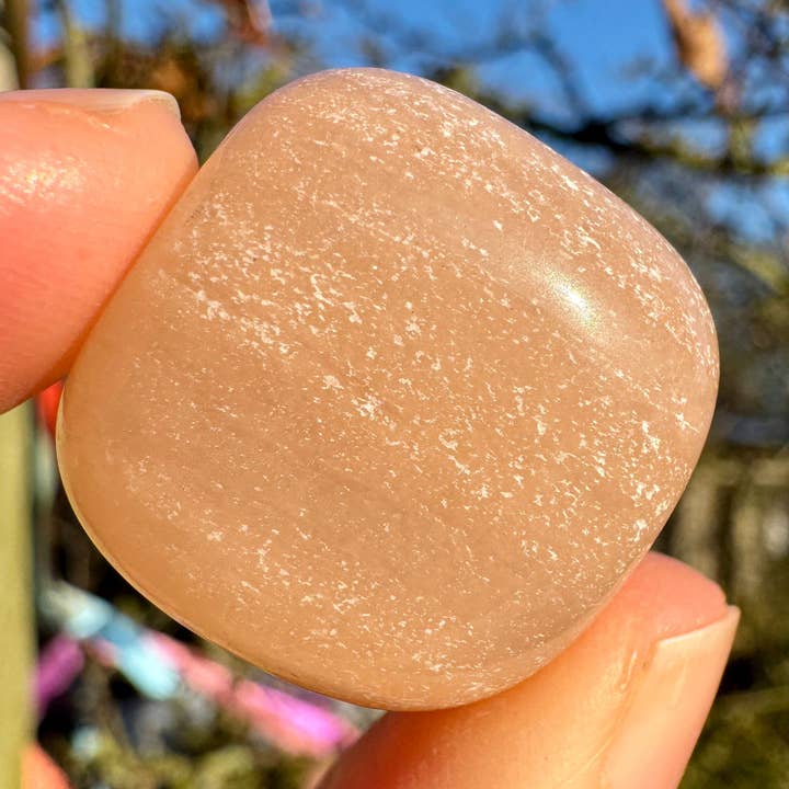 Peach aventurine tumble 15-25mm polished aventurine gemstone for wholesale by Elf Kendal Hippies