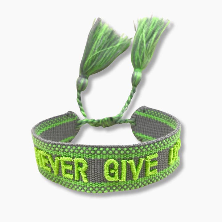 Bracelet Festival Never Give Up pour la vente par GLAM & GLORY Jewels made with love