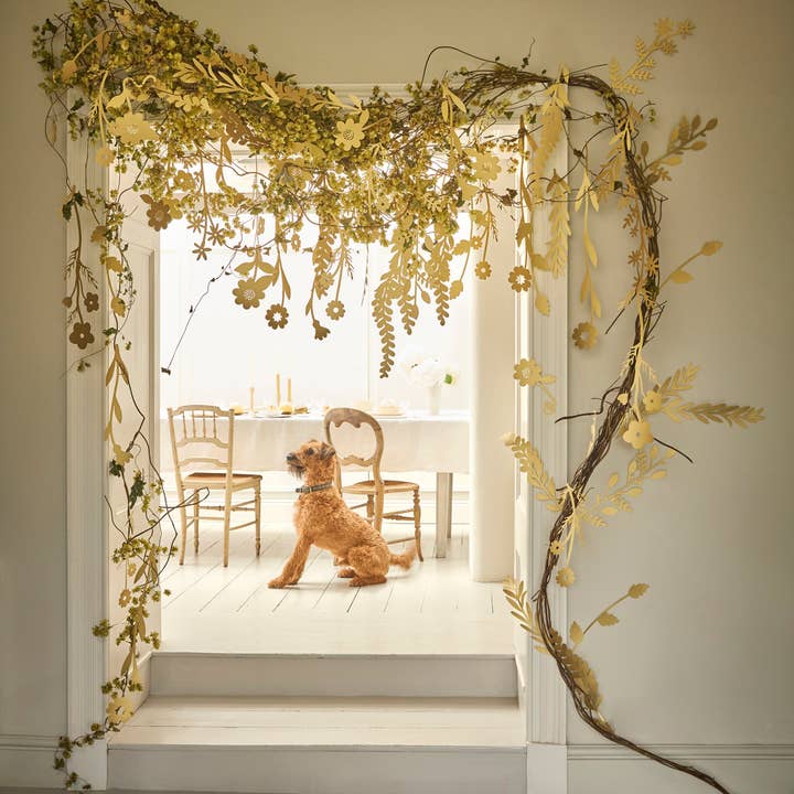 Meri Meri – wholesale Decal – Party decorations – Gold Flower Backdrop1