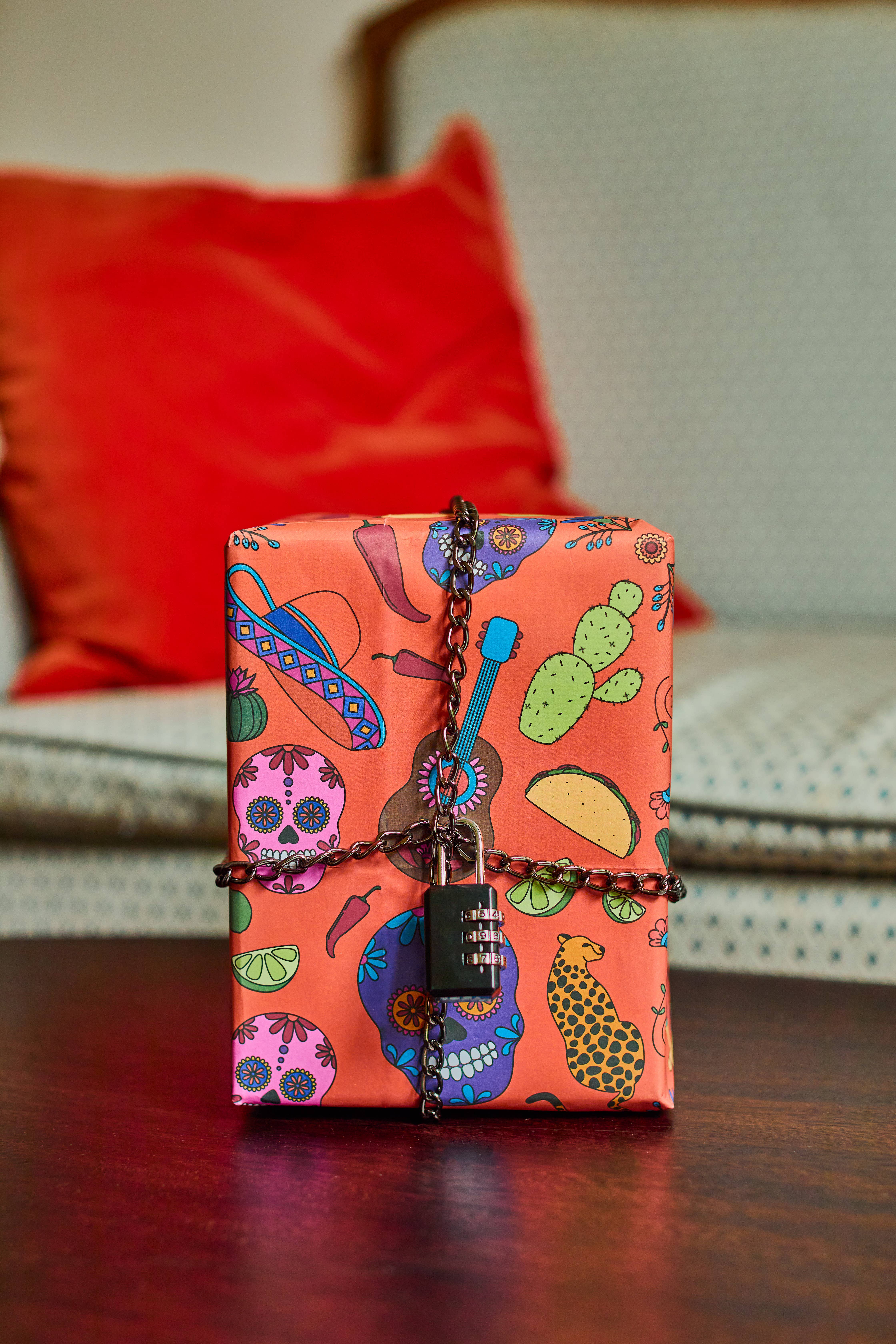 Puzzle Post Games - Wholesale Puzzle - Adult - NEW Padlock'd Mexico: An Escape Room Lock and Chain Game1