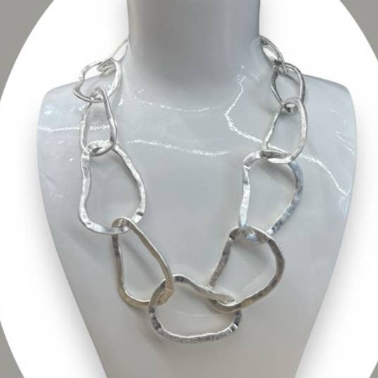Sunshine Fashion Accessories – wholesale Link & chain necklace – Silver Hammered Circular Chain Necklace (9036911020)0