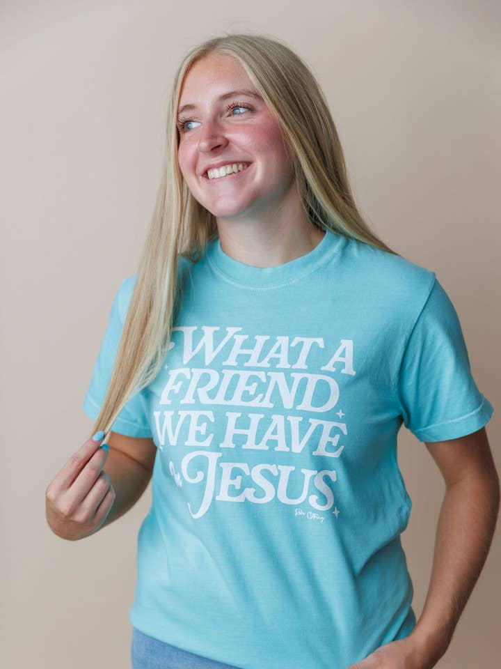T-shirt "Quel ami nous avons en Jésus" (Menthe crayeuse) pour la vente par Rohi Clothing