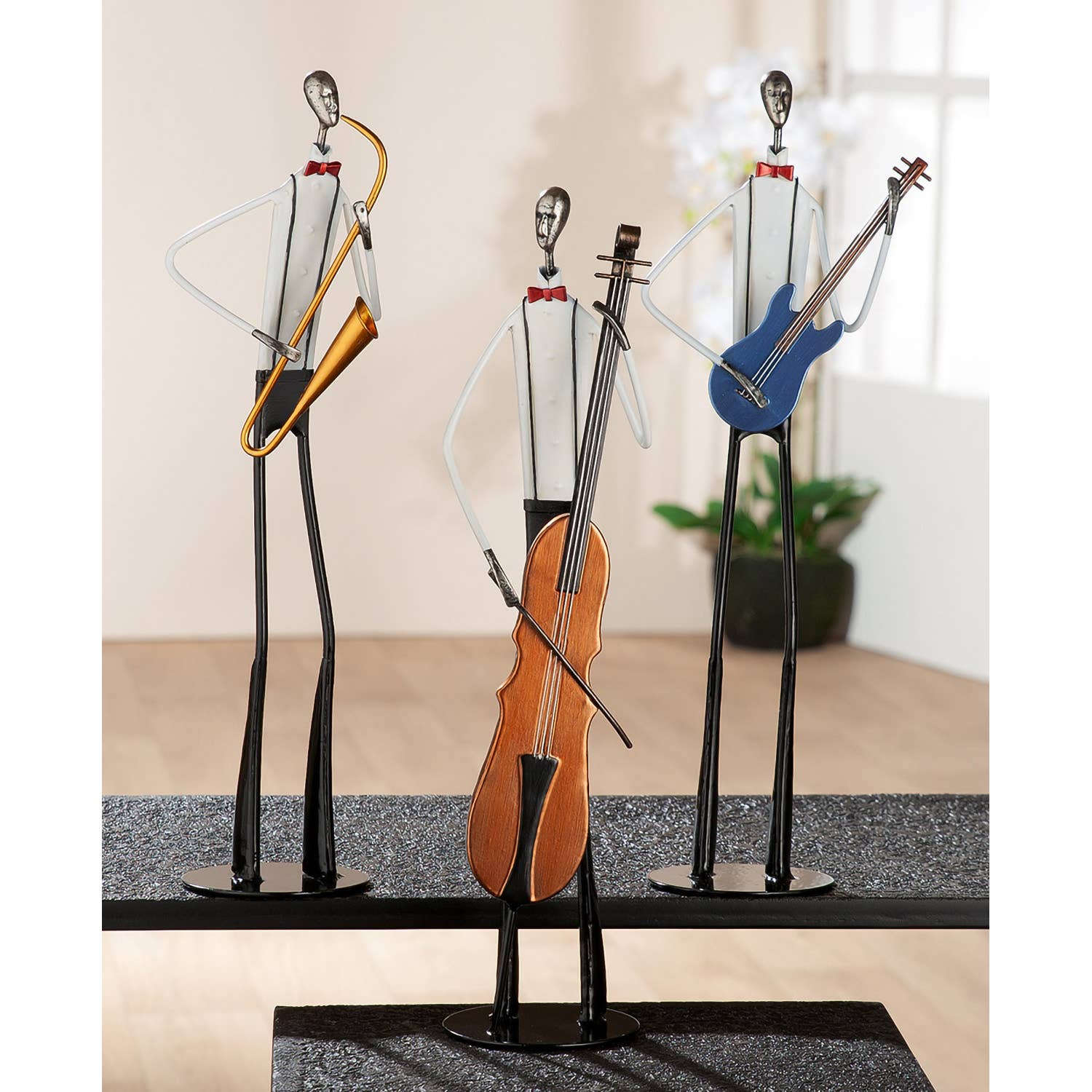 Gilde Handwerk Macrander GmbH & Co. KG - Wholesale Decorative Figurine - Figure musician guitar H.40.5 cm1