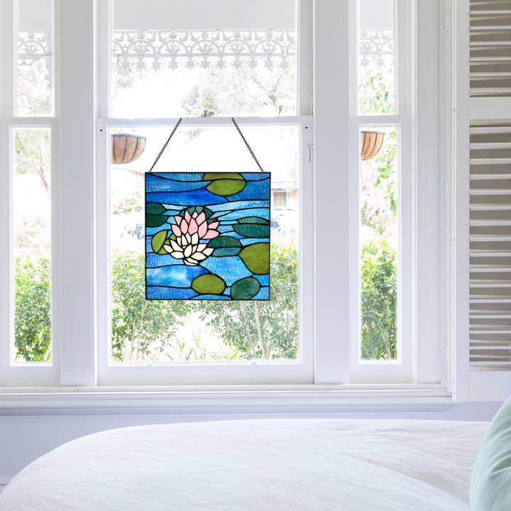 Panneau de fenêtre en vitrail Blue Lotus Pond de 12 po H pour la vente par River of Goods