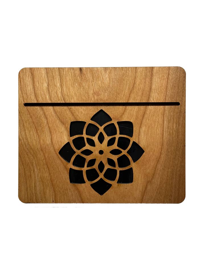 Porta-cartões de tarot em madeira de cerejeira incrustado em folha de mandala de flor por atacado de Woodcutts Inc.