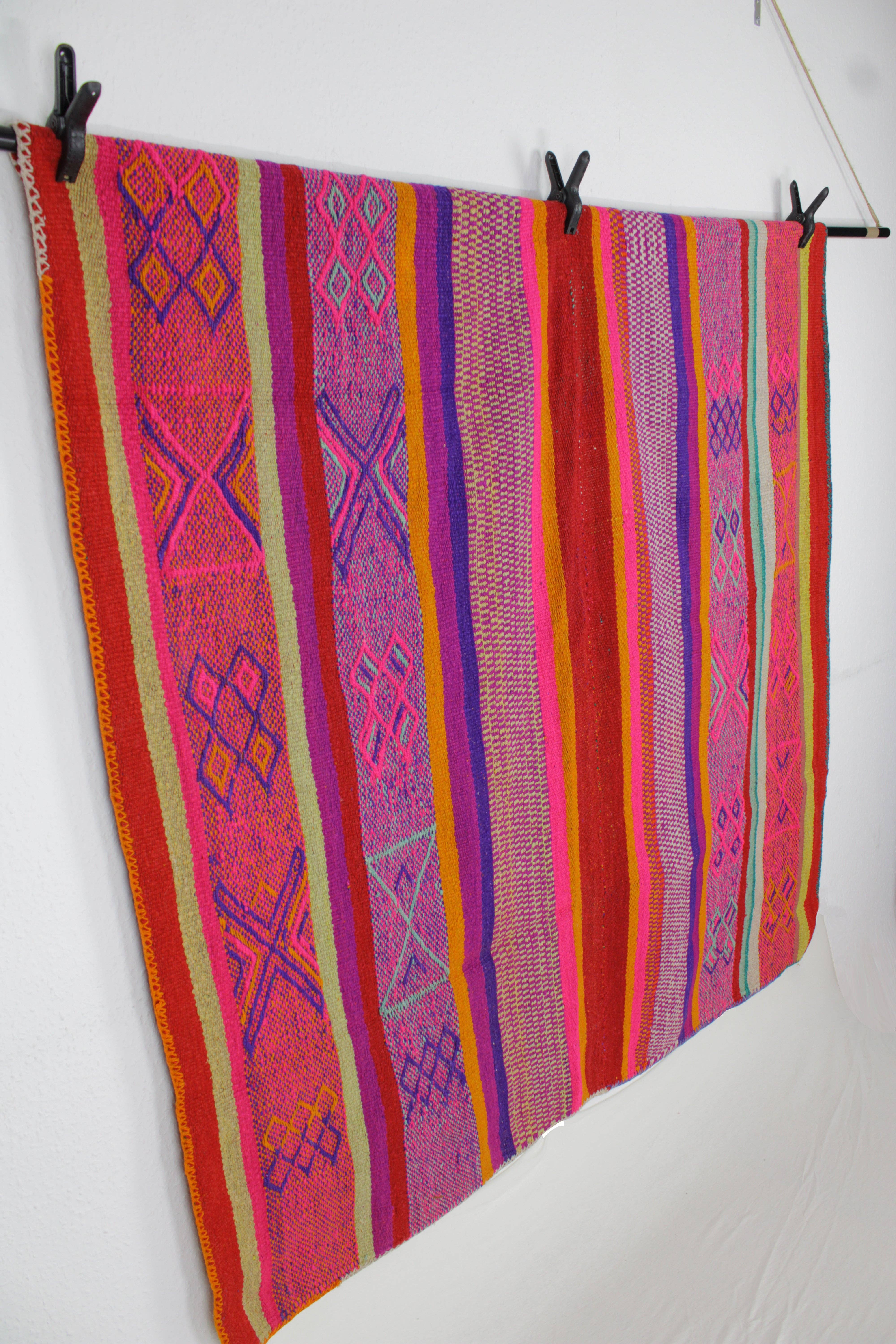 Marie Dittmer (Glueck & Fund) - Venta al por mayor Alfombra pequeña - Frazada Teppich vintage 146x150 tejido a mano de Perú2