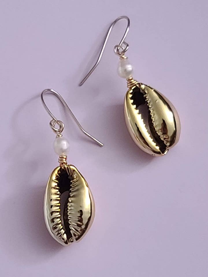 Brincos de pérola de ouro Cowrie por atacado de ilaments
