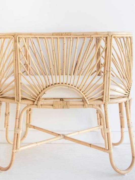 Berceau pour bébé en rotin au style bohème pour la vente par BOIS BLANC HOME LTD