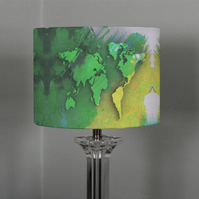 Verdenskort gul og grøn (Loft & Lampeskærm) for engroshandel hos Benjamin Tate Design