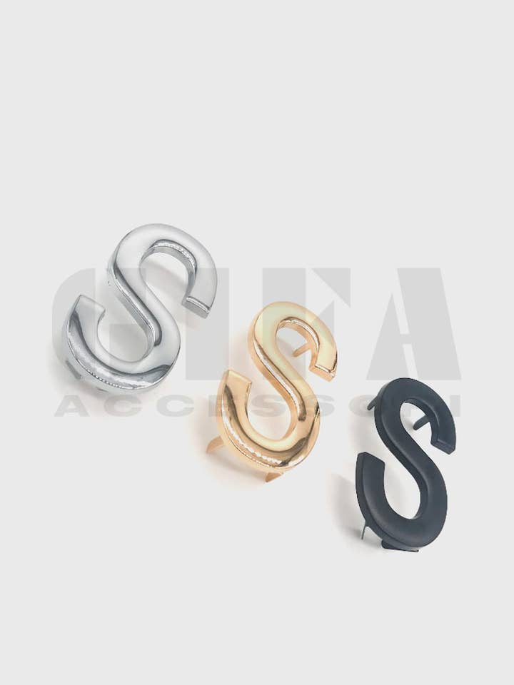 Application with S-shaped tabs for wholesale by Gifa Accessori