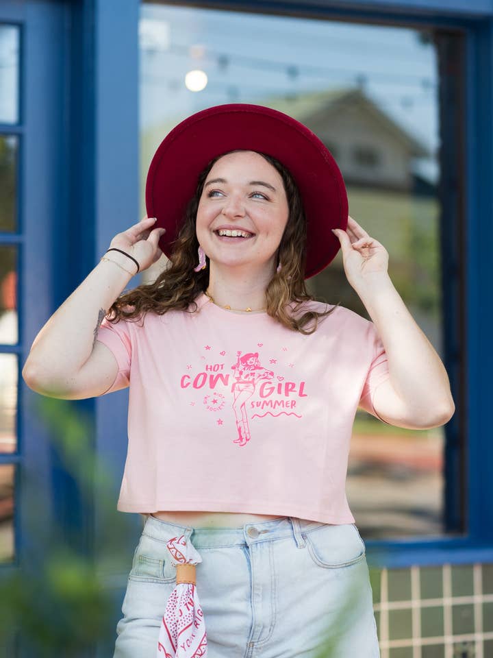 Maglietta corta estiva da cowgirl sexy per la vendita all'ingrosso da parte di Girl Riot Society by Mosaic Makers Co