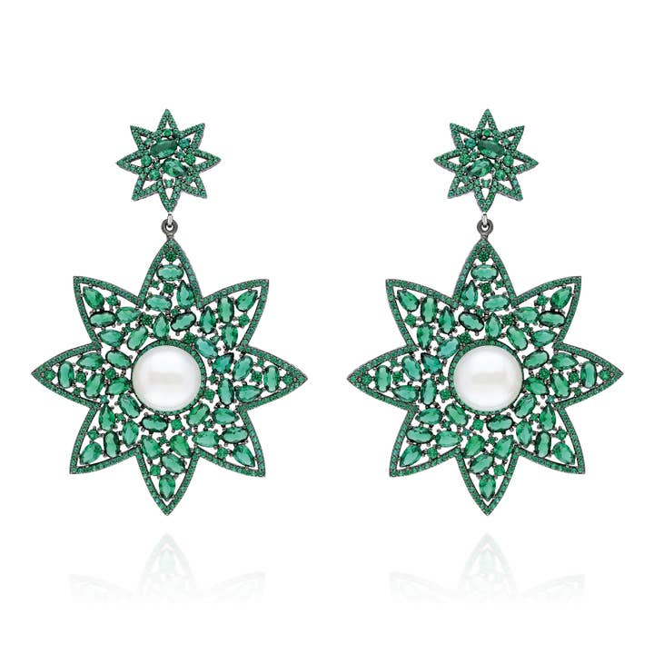 Orecchini pendenti a forma di fiocco di neve con perle - verde per la vendita all'ingrosso da parte di JCM London