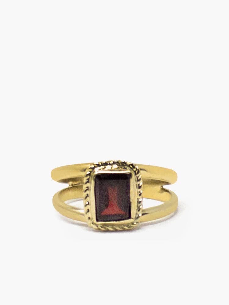 Vintouch Jewels - Wholesale Single Stone/Solitaire Ring - Luccichio Gold Vermeil Garnet Stacking Ring1