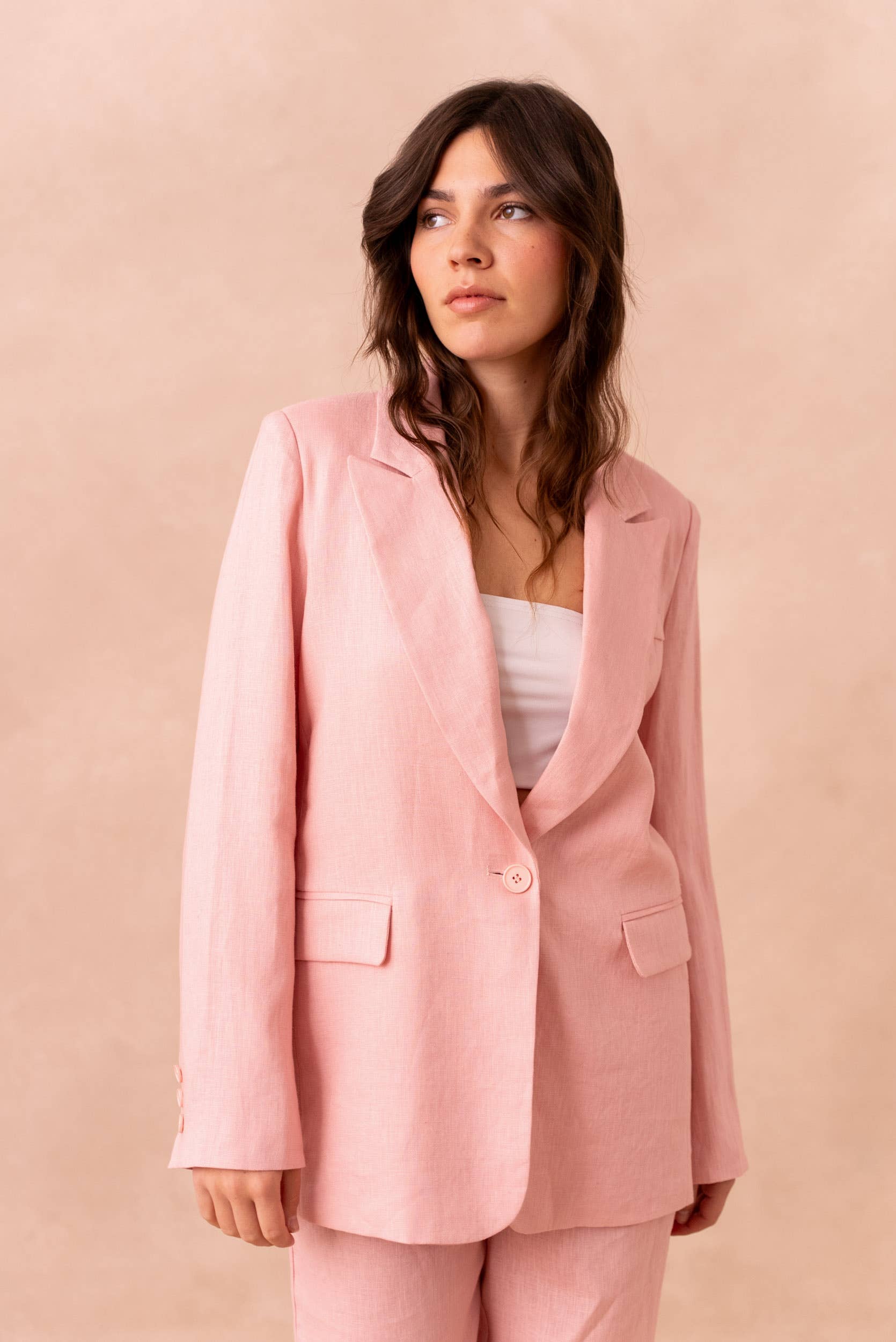 Attentif Paris - Venta al por mayor Blazer - Mujer - [De lino] Chaqueta blazer de corte recto en lino de calidad superior52