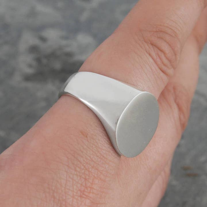 Otis Jaxon London - Wholesale Signet Ring - Round Signet Gold Ring for Men3