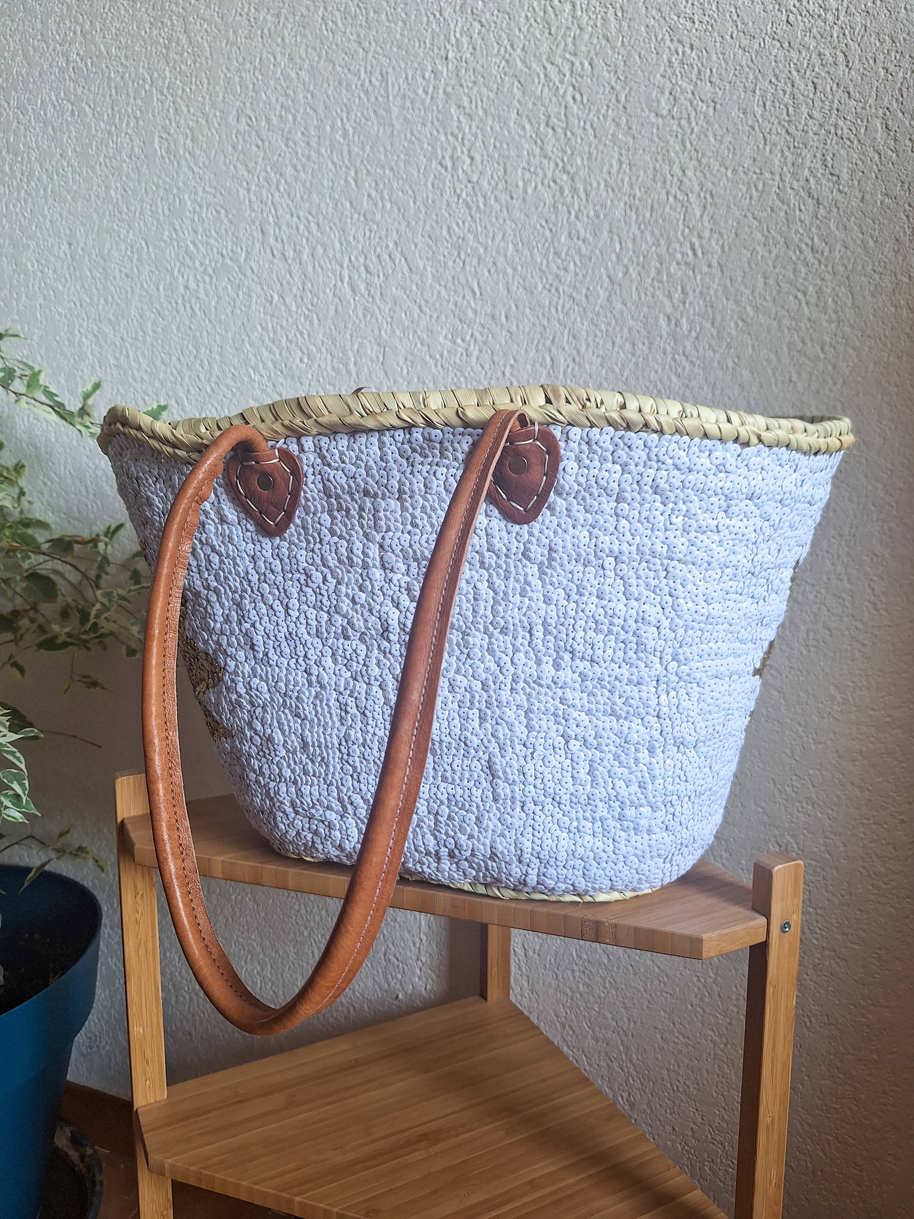 LeBazare – wholesale Beach bag – Straw tote bag embroidered with white and gold sequins2