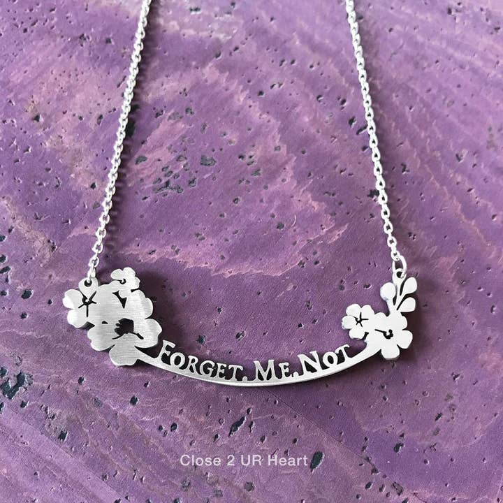 Collier en acier inoxydable Forget-Me-Not pour la vente par Close 2 UR Heart