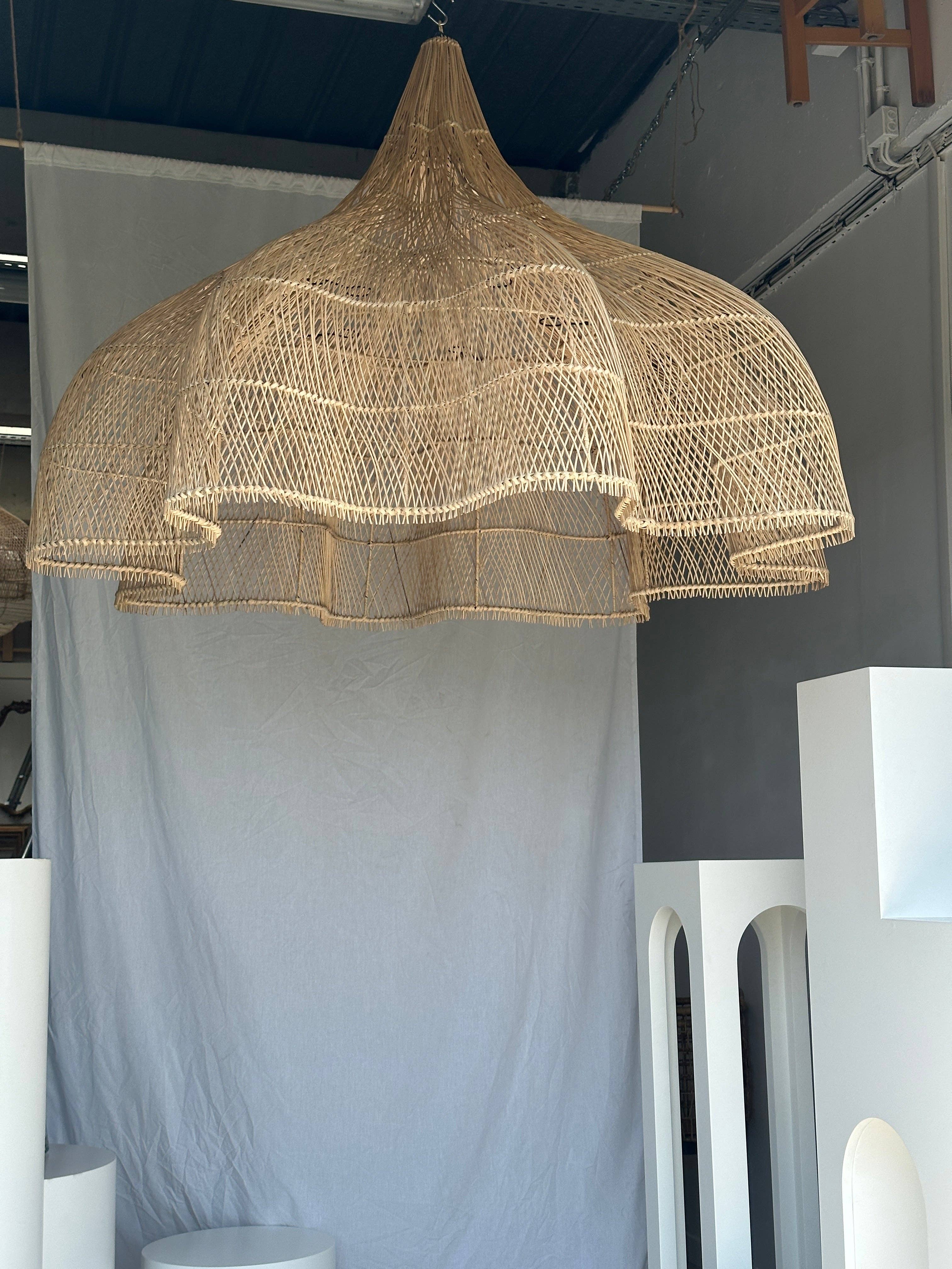 Office Objets - Wholesale Chandelier/Hanging Light - Immense rattan suspension in the shape of a flower, tulip, corolla H:1m; D:1m5018