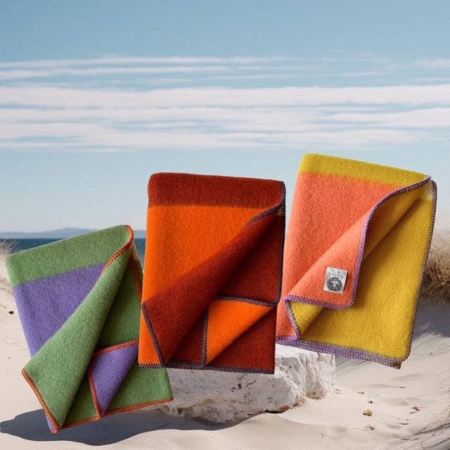 WoolOnly - Wholesale Throw Blanket - Reversible blanket plaid made of Norwegian wool 130x200 cm (Tricolor Square) Papaya/Chili5