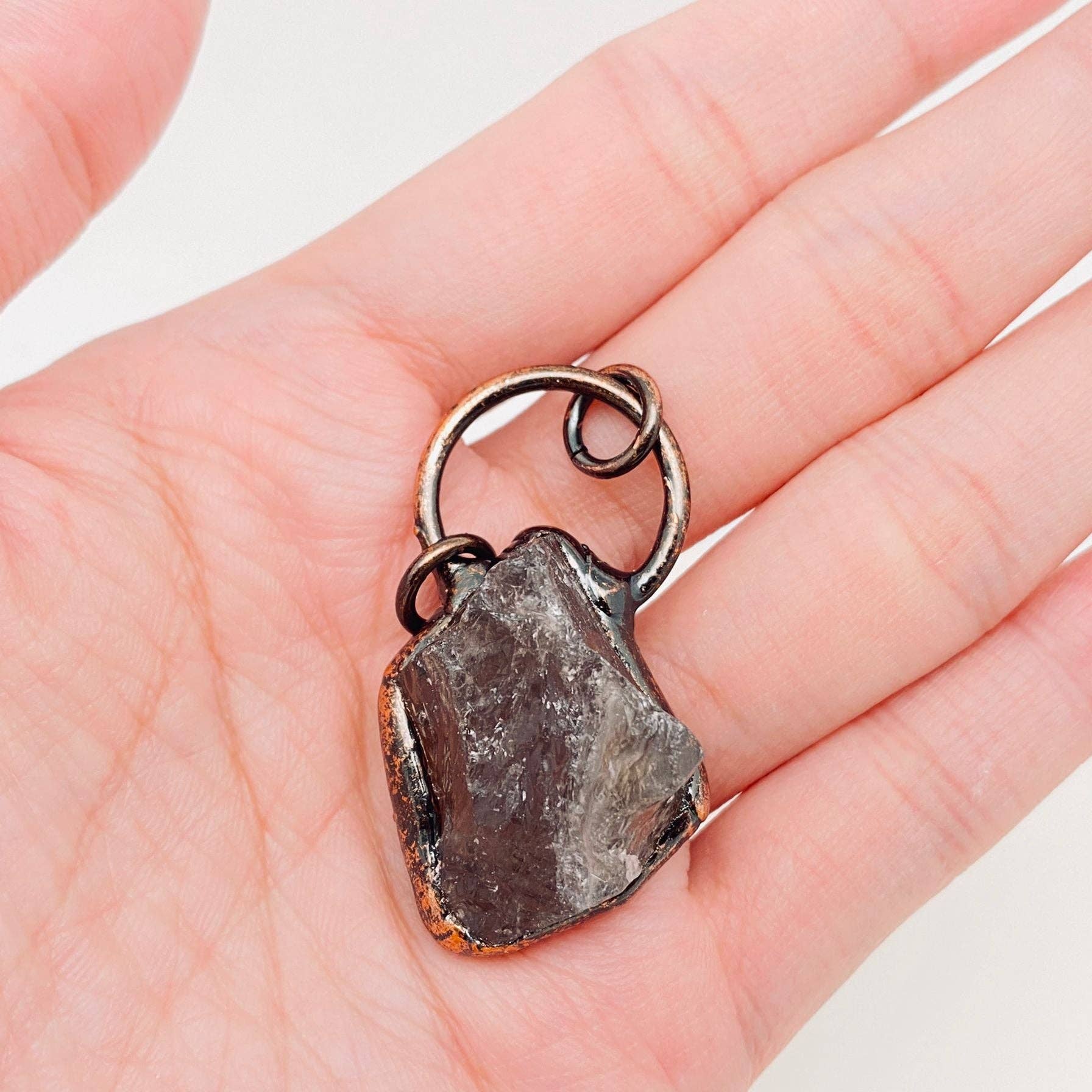 Mio Queena - Wholesale Spiritual Stone/Crystal - Multi-style Amorphous Natural Rough Stone Pendant - CS2