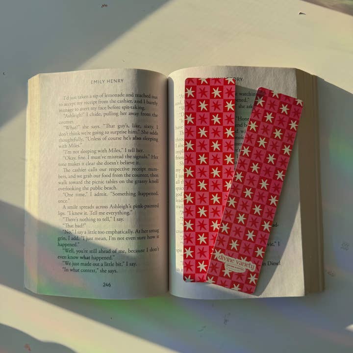 checkered stars bookmark (red/pink) for wholesale by divine variety