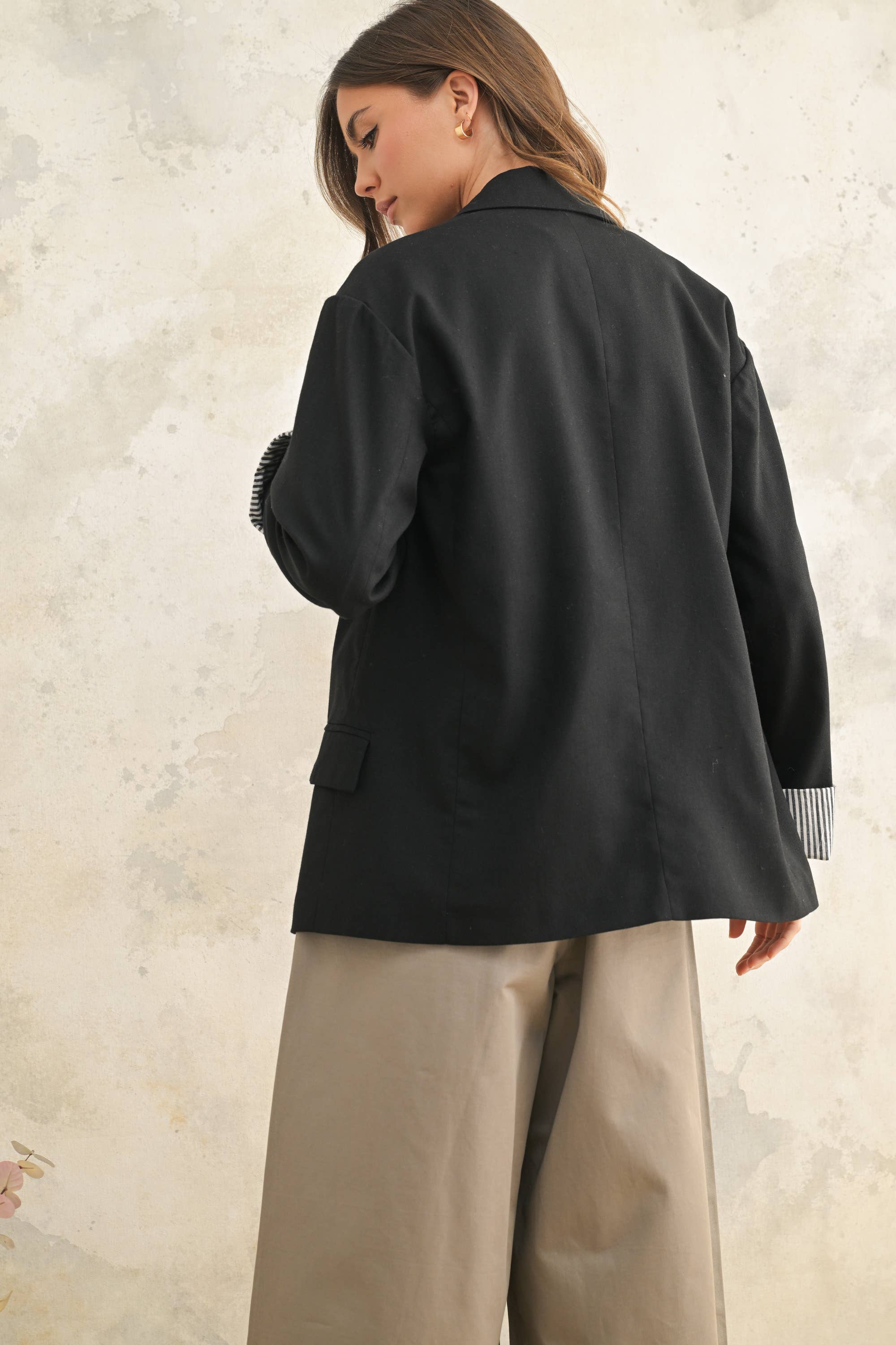 MIOU MUSE – wholesale Blazer – Women's – J4509   RAYON BLAZER WITH CONTRAST SLEEVE CUFF6