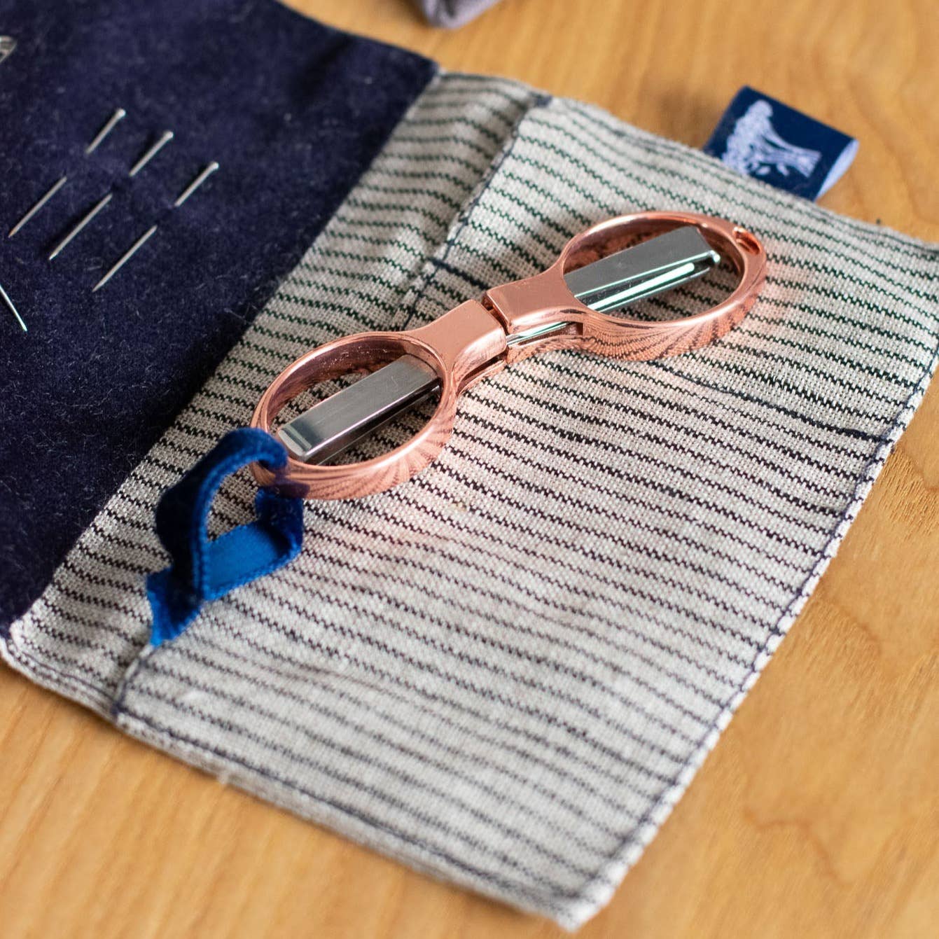 Helen Round - hand printed linen (US Duties Paid) - Wholesale Craft Sewing Kit - Sewing Kit Pouch With Notions - includes scissors & threads2