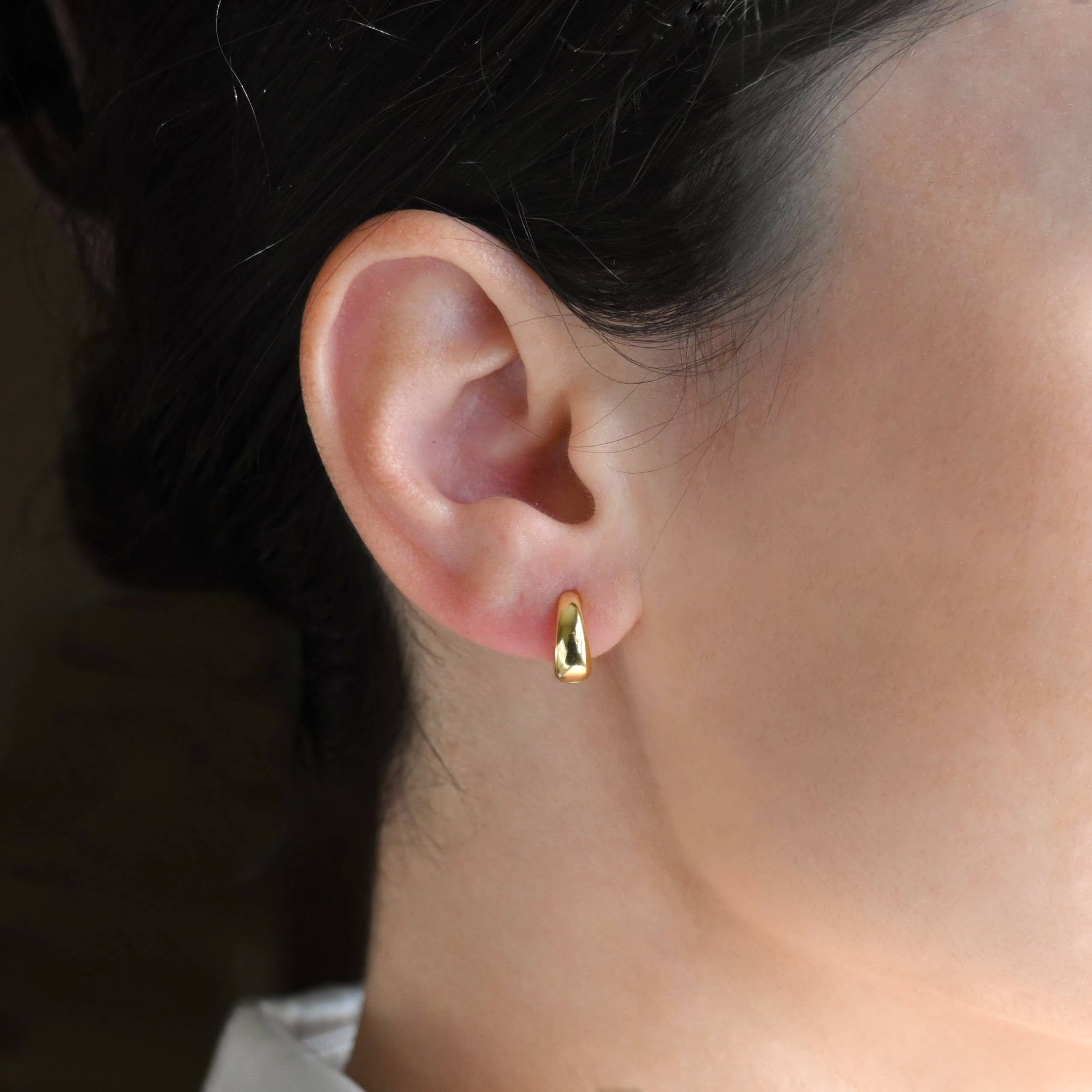 Blueyejewelry - Vendita all'ingrosso Orecchini a cerchietto - Cerchi spessi piccoli - Orecchini huggie in argento sterling e vermeil oro 18k1