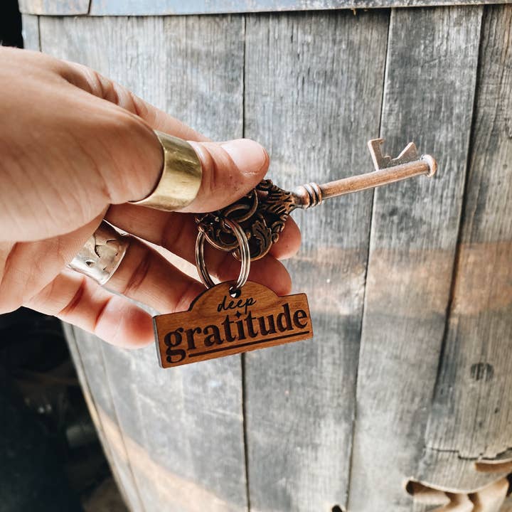 Spiritual Whiskey – Großhandel Schlüsselanhänger – Unisex – Deep Gratitude Schlüsselbund//Schlüsselanhänger aus graviertem Holz2