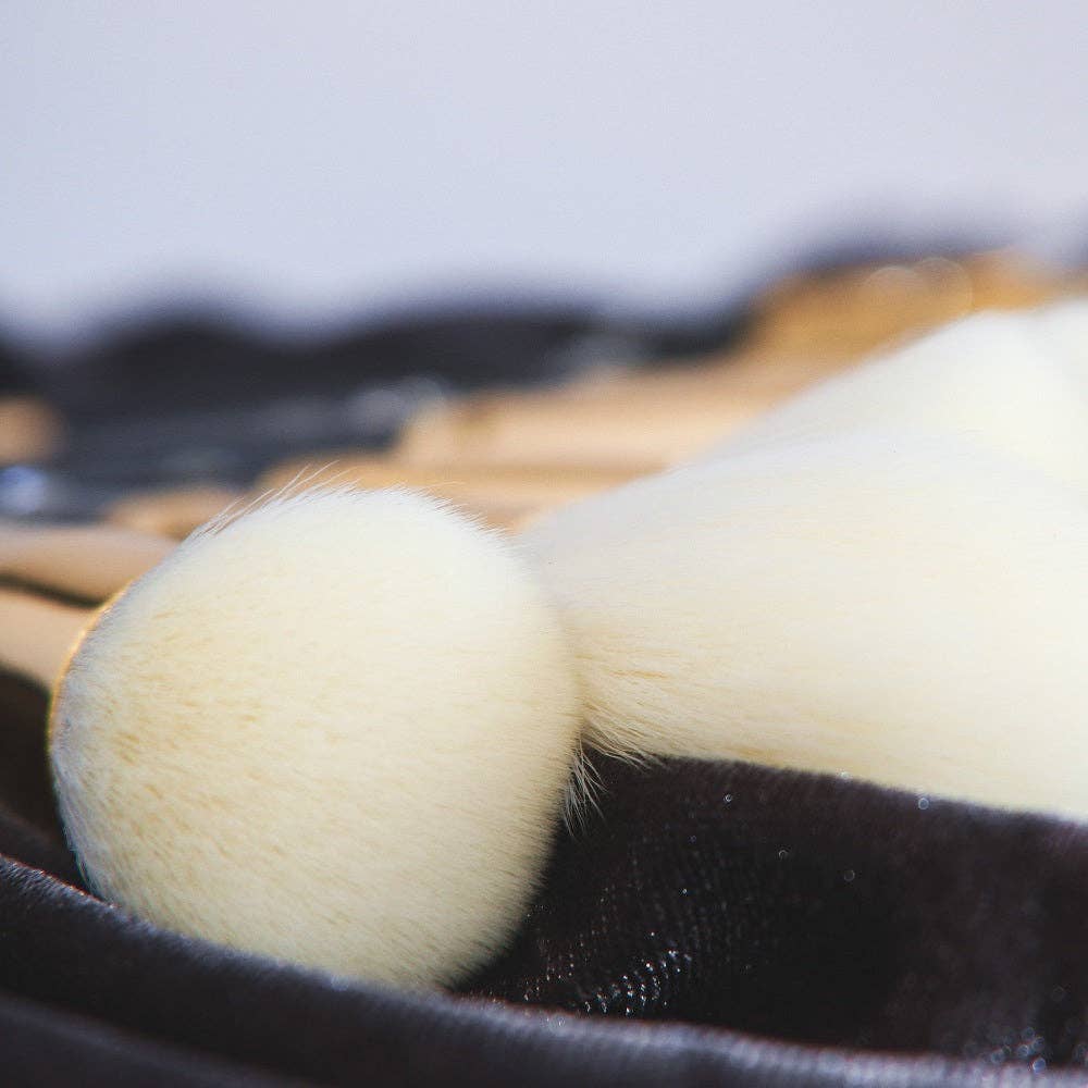 CJP Beauty – wholesale Eye make-up brush – Angled Eyebrow Brush2