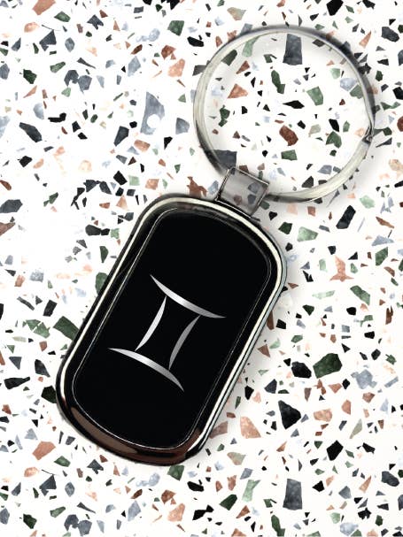 Porte-clés Gémeaux gravé au laser en métal Zodiac Astrology pour la vente par Three Witches Tea Shop