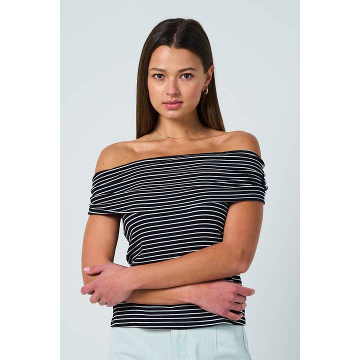 Haut à rayures épaules dénudées pour la vente par The GREii