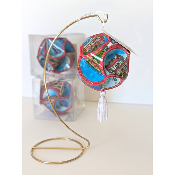 Ornamento Coronado Globe para venta al por mayor de Mad Kitchen Co.