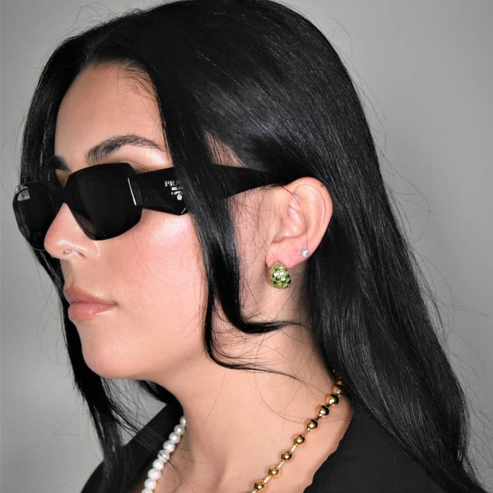 Boucles d'oreilles en émail Micah pour la vente par REBL Jewelry