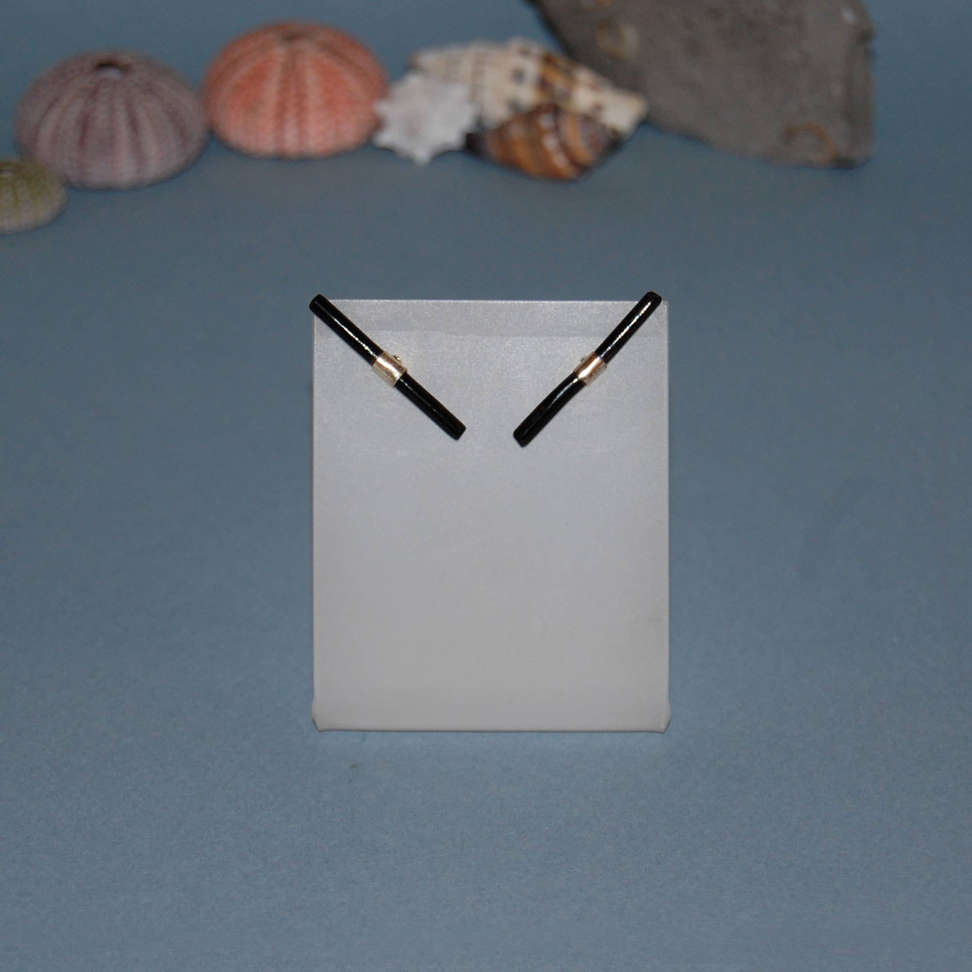 Kreitto jewels – wholesale Stud/post earrings – Black coral stud earrings6